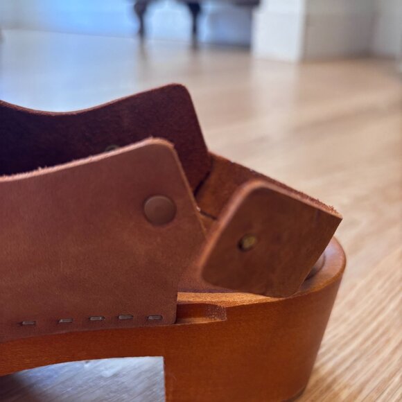 Gorgeous Monochrome Bryr Clogs with strap - Picture 7 of 7